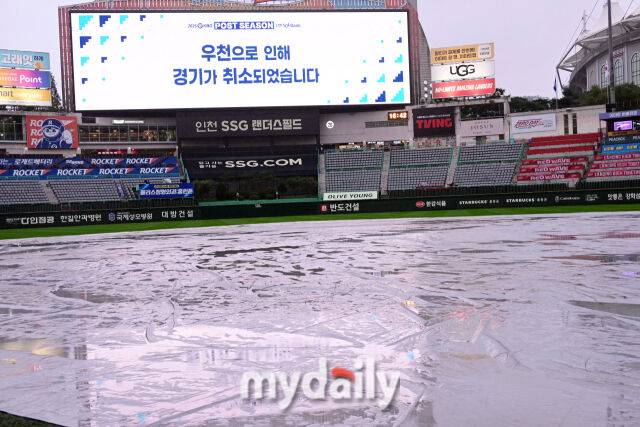 2025년 10월 10일 인천 SSG랜더스필드에서 진행되는 '2025 신한 SOL뱅크 KBO리그 준플레이오프' 2차전 삼성-SSG의 경기 우천으로 취소됐다./인천=곽경훈 기자 kphoto@mydaily.co.kr