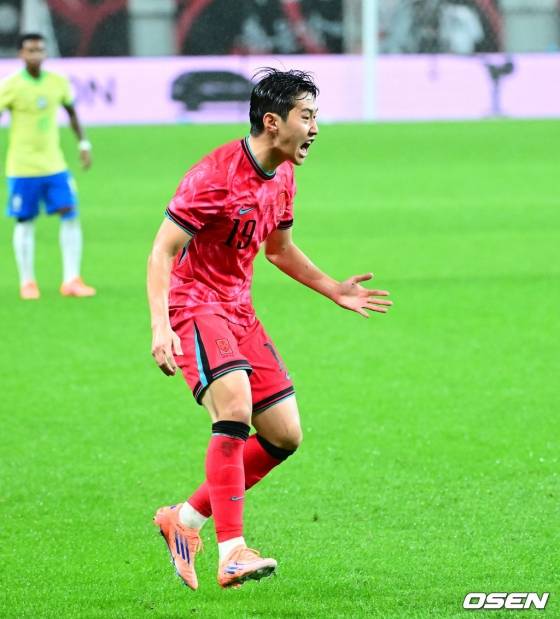 이강인이 10일 서울 마포구 서울월드컵경기장에서 열린 남자 축구 국가대표 10월 A매치 친선전 대한민국과 브라질의 경기 중 소리치고 있다. /사진=OSEN