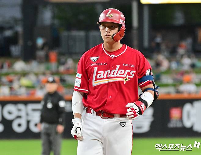 17일 오후 대전 한화생명 볼파크에서 열린 '2025 신한 SOL Bank KBO리그' SSG 랜더스와 한화 이글스의 더블헤더 2차전 경기, 5회초 무사 2루 SSG 조형우가 1타점 적시타를 날리고 있다. 엑스포츠뉴스 DB