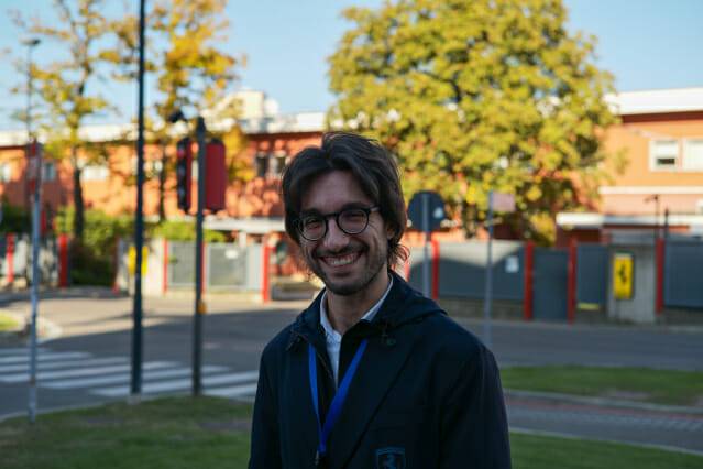 페라리 공장을 안내하는 코라도 쿠치 매니저 (사진=지디넷코리아)