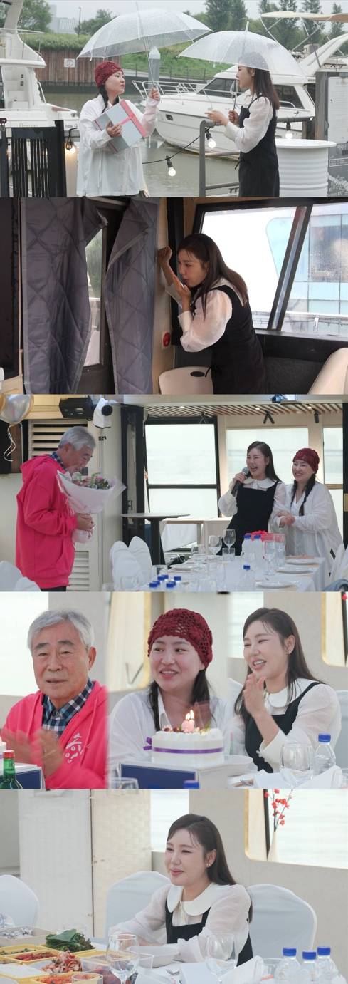 12일 방송되는 SBS ‘미운 우리 새끼’에서 어반자카파 조현아가 새아버지의 팔순을 맞아 역대급 서프라이즈를 준비한다. 조현아는 송가인의 열혈 팬인 아버지를 위해 절친 송가인과 함께 깜짝 만남을 계획했다. 요트를 통째로 빌리는 ‘통 큰 효도’를 선보인 조현아는 돌아가신 어머니의 유품에 얽힌 사연과 새아버지의 성을 따르려 했던 과거를 고백해 감동을 더한다. 하이라이트는 송가인의 깜짝 등장과 조현아와의 최초 듀엣 무대로, 아버지의 역대급 반응이 예고되어 기대를 모은다.