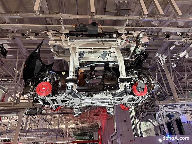 페라리 핵심 차량 제작기지 E빌딩 내부.