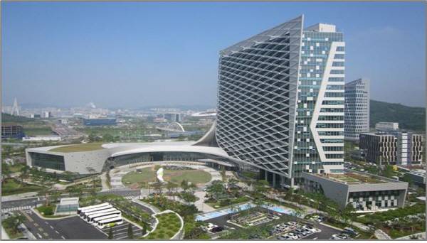 경남 진주 혁신도시 내 LH(한국토지주택공사) 본사 사옥. 국제신문 DB