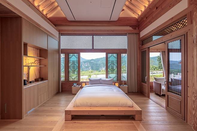 자연광이 들어오는 객실.