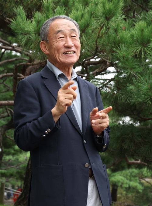 '역발상'의 힘으로 남이섬 성공 신화를 쓰고 제주에 10만㎡ 규모의 업사이클링 공원 '탐나라공화국'을 연 강우현 씨. 한주형 기자