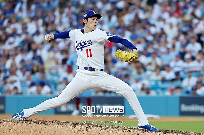 ▲ 주축 불펜 투수들의 부진 속에 '불펜 아르바이트생' 사사키만 홀로 고군분투하는 모양새가 그려지고 있다