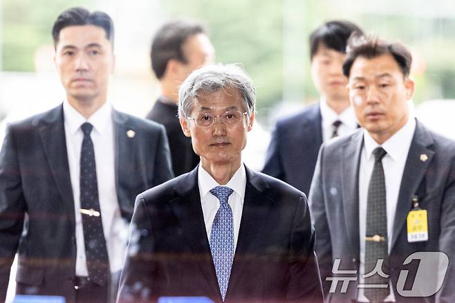 조희대 대법원장이 국회 법제사법위원회 국정감사에 출석하기 위해 13일 오전 서울 여의도 국회 본청으로 들어서고 있다. 2025.10.13/뉴스1 ⓒ News1 이승배 기자
