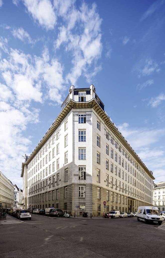 오스트리아 우정저축은행 파사드. © WienTourismus