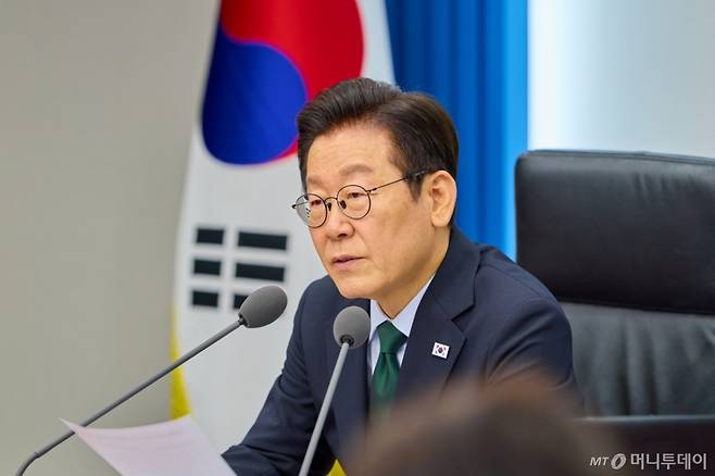 (서울=뉴스1) 허경 기자 = 이재명 대통령이 13일 서울 용산 대통령실 청사에서 열린 수석보좌관회의에서 발언하고 있다. (대통령실 제공. 재판매 및 DB 금지) 2025.10.13/뉴스1 Copyright (C) 뉴스1. All rights reserved. 무단 전재 및 재배포, AI학습 이용 금지. /사진=(서울=뉴스1) 허경 기자