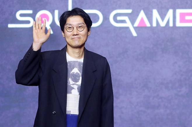 서울대학교는 제35회 자랑스러운 서울대인 수상자로 넷플릭스 시리즈 '오징어 게임'을 연출한 황동혁 감독을 비롯해 고 김근태 전 보건복지부 장관, 고 박종철 열사를 선정했다. 사진은 지난 6월9일 황동혁 감독이 서울 용산구 드래곤시티에서 열린 넷플릭스 시리즈 '오징어게임 시즌3' 제작발표회에서 포즈를 취하고 있는 모습. /사진=뉴시스