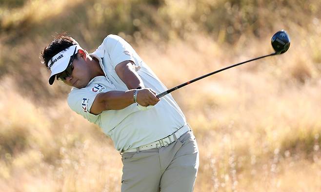 이승택이 지난 10일 미국 인디애나주 프렌치릭 리조트 피트 다이 코스에서 열린 콘페리 투어 챔피언십 1라운드 18번 홀에서 타샷을 하고 있다. PGA 투어 제공