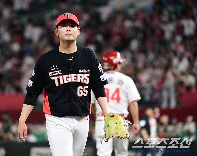 27일 인천 SSG랜더스필드에서 열린 KBO리그 SSG와 KIA의 경기. 8회를 무실점으로 투구한 KIA 성영탁. 인천=송정헌 기자songs@sportschosun.com/2025.08.27/