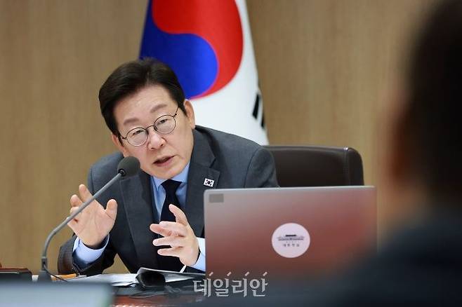 이재명 대통령이 지난 9월 9일 서울 용산 대통령실 청사에서 열린 제41회 국무회의에서 민생경제 회복·안정 대책 토론 발언을 하고 있다. ⓒ뉴시스