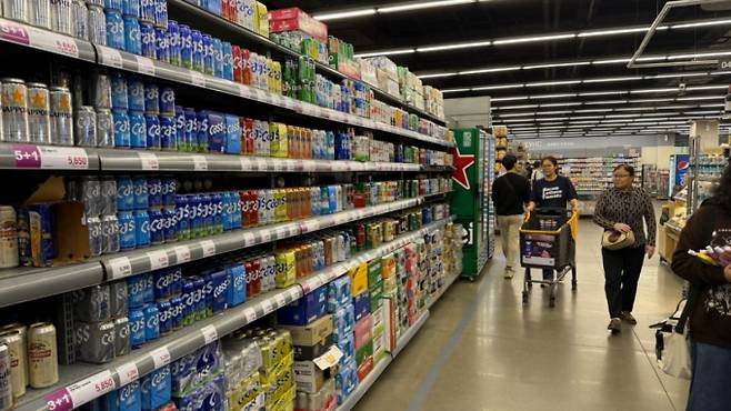 몽골 울란바토르시에 위치한 이마트 3호점에 한국상품들이 대거 진열돼 있다/사진=김민우 기자