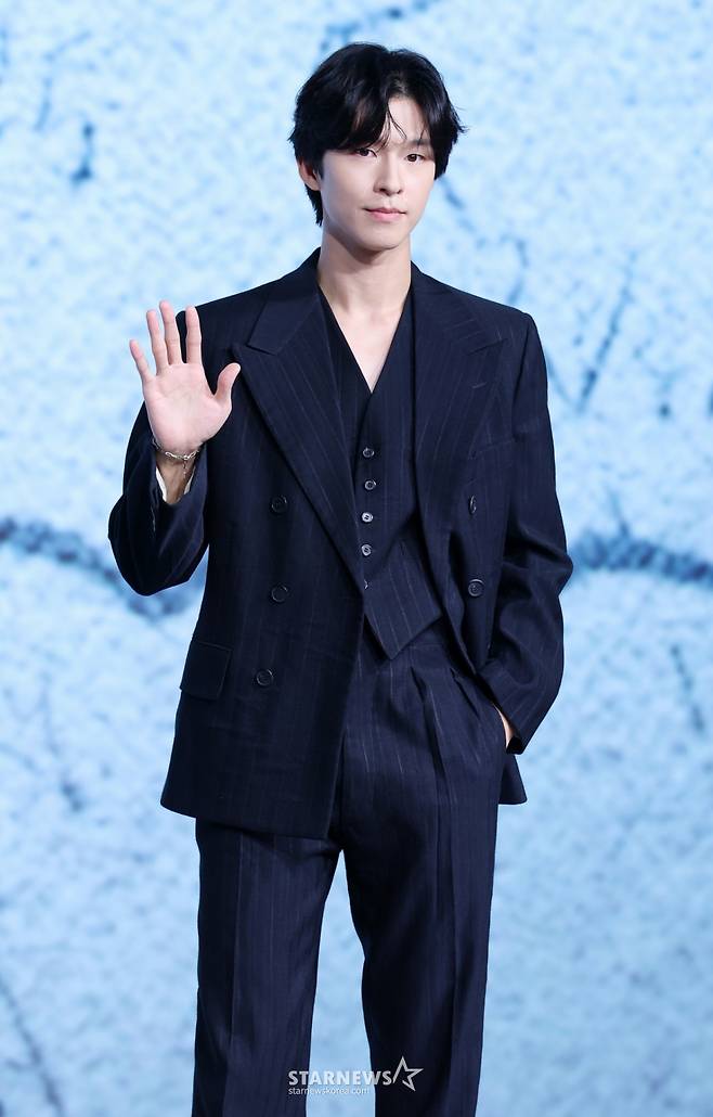 배우 홍경이 14일 서울 종로구 JW 메리어트 동대문 스퀘어에서 진행된 넷플릭스 영화 '굿뉴스' 제작보고회에 참석해 포즈를 취하고 있다. /2025.10.14 /사진=김휘선 hwijpg@