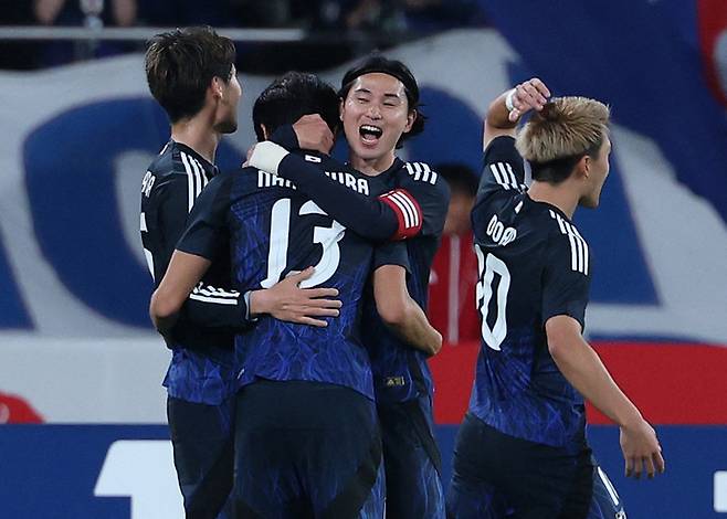 14일 일본 도쿄 아지노모토 스타디움에서 열린 브라질과 평가전에서 나카무라 케이토의 동점골이 터진 뒤 기뻐하는 일본 선수들