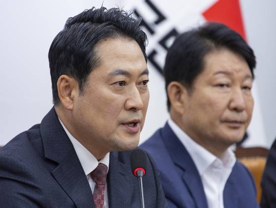 장동혁 국민의힘 대표가 오늘(15일) 국회에서 가진 기자간담회에서 이날 정부가 발표한 부동산 정책 관련 발언을 하고 있다. 〈사진=연합뉴스〉