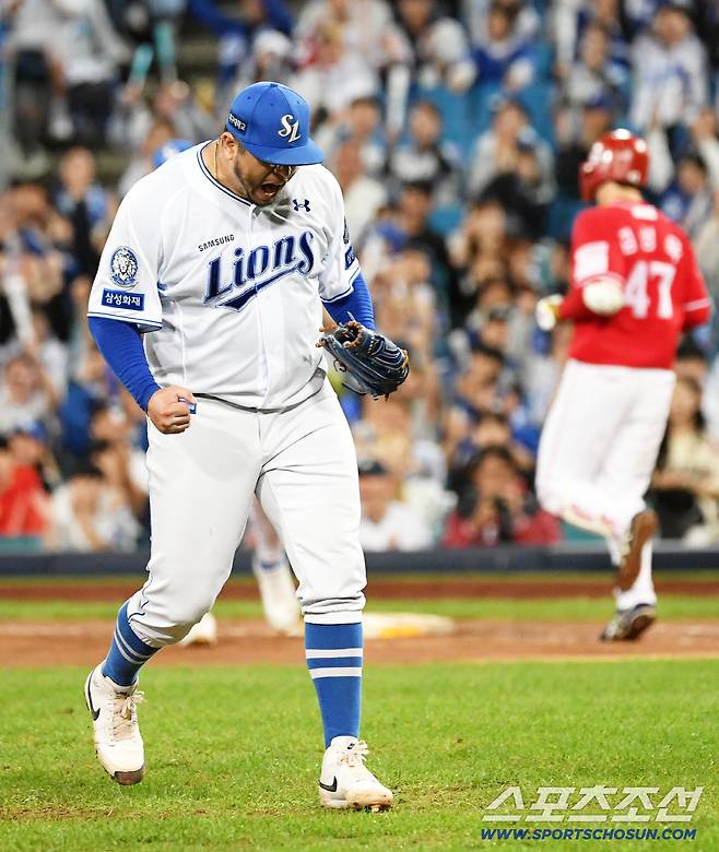 14일 대구 라이온즈파크에서 열린 삼성과 SSG의 준PO 4차전. 7회초 2사 1루 삼성 후라도가 SSG 김성욱을 땅볼 처리한 뒤 포효하고 있다. 대구=박재만 기자 pjm@sportschosun.com/2025.10.14/