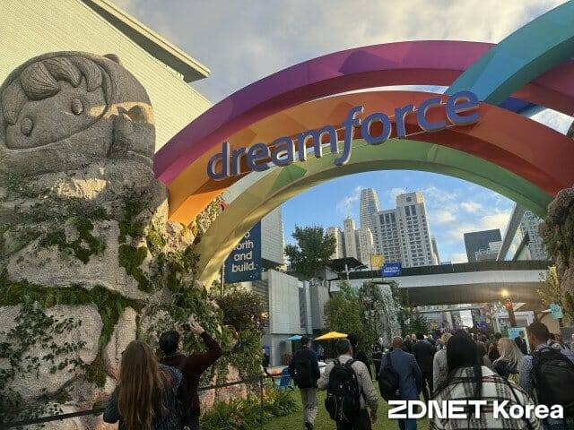 세일즈포스는 14~16일 미국 샌프란시스코에서 열리는 연례 컨퍼런스 '드림포스 2025'에서 차세대 AI 에이전트 플랫폼 '에이전트포스 360'을 공개했다.