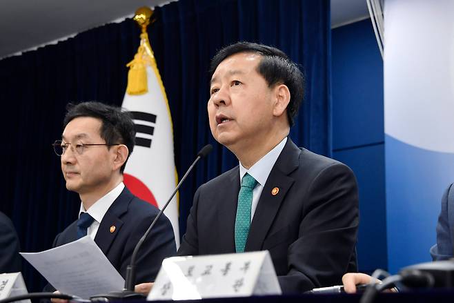 구윤철 부총리 겸 기획재정부 장관이 10월 15일 오전 서울 종로구 정부서울청사에서 열린 '주택시장 안정화 대책 관련 관계부처 합동 브리핑'에서 주요내용을 발표하고 있다. /기획재정부 제공