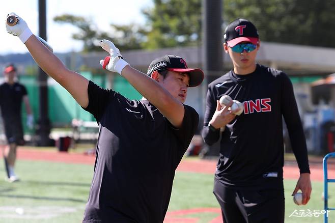 LG 김준태가 9일 이천 LG챔피언스파크에서 열린 한국시리즈 대비 합숙 훈련 도중 타격 훈련을 소화하고 있다. 사진제공|LG 트윈스