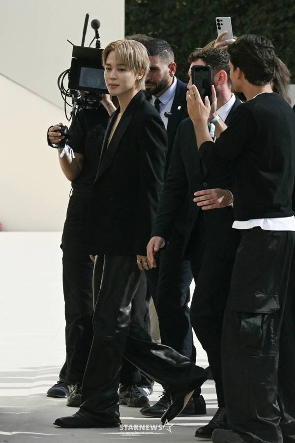 파리패션위크에서 지민 /AFPBBNews=뉴스1=스타뉴스