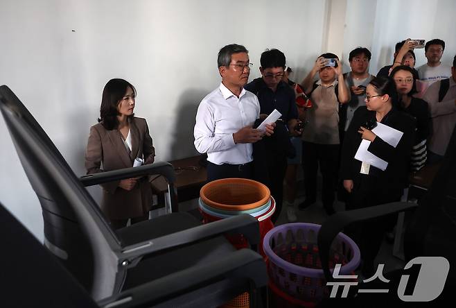 김진아 외교부 2차관과 박성주 경찰청 국가수사본부장이 16일(현지시간) 캄보디아 온라인스캠범죄단지로 알려진 태자단지를 방문해 현장점검하고 있다. 2025.10.16/뉴스1 ⓒ News1 김도우 기자