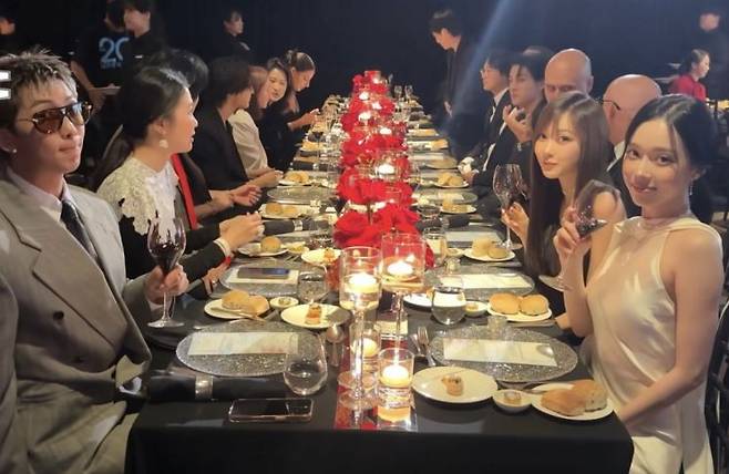 15일 서울 종로구 포시즌스호텔에서 열린 'W코리아 유방암 자선행사'에 참석한 BTS멤버 RM(왼쪽)과 에스파 멤버 윈터(오른쪽)의 모습. W코리아 인스타그램