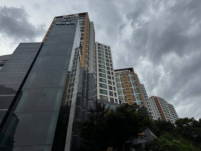 15일 오후 3시 서울 성동구 옥수동 e편한세상 옥수파크힐스 아파트 전경. /사진=박지윤기자