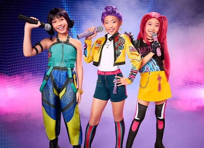 넷플릭스 애니메이션 영화 ‘케이팝 데몬 헌터스’가 전 세계 핼러윈 코스튬 트렌드를 휩쓸며 인기몰이 중이다. 주요 캐릭터 의상은 상위 순위를 차지하고 품절 사태까지 이어졌다. 사진=‘스피릿 핼러윈’ 공식 홈페이지 캡처