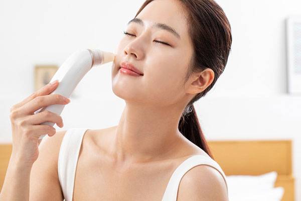 핸디형 피부관리기를 쓸 때는 정해진 사용 시간을 초과해 반복 사용하지 말아야 한다./사진=클립아트코리아