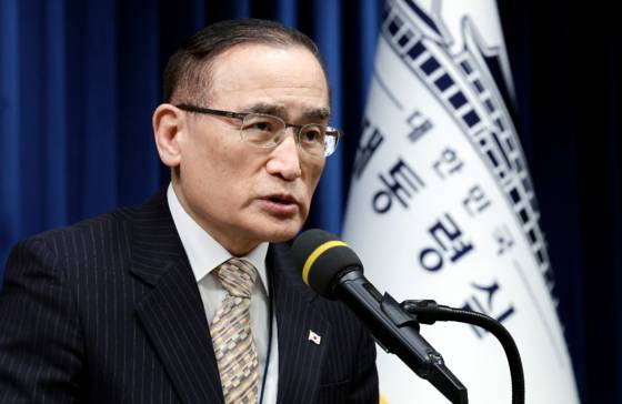 위성락 국가안보실장이 17일 용산 대통령실에서 캄보디아에서 발생한 한국인 대상 납치·감금 범죄에 대한 정부의 대응 현황 관련 브리핑을 하고 있다. 〈사진=대통령실통신사진기자단·연합뉴스〉