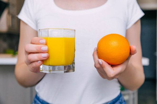 당뇨병 환자가 식사 중 100% 오렌지주스, 생오렌지, 설탕이 들어간 오렌지 맛 음료 중 어느 것을 마셔도 식후 혈당 상승에는 큰 차이가 없다는 연구 결과가 나왔다./사진=게티이미지뱅크