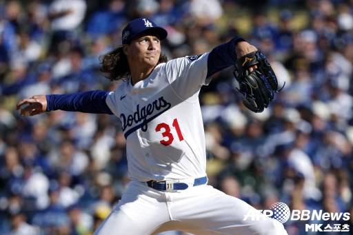 다저스 선발 글래스나우는 미즈오로스키에 밀리지 않는 투구를 했다. 사진(美 로스앤젤레스)=ⓒAFPBBNews = News1