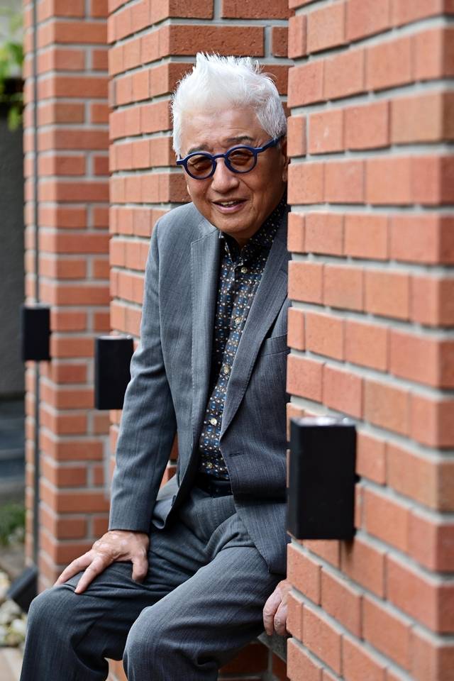 삼성이 글로벌 기업으로 도약하기 시작한 2000년대에 삼성경제연구소장을 지낸 정구현 제이캠퍼스 원장이 지난 9월 30일 서울 종로구 각당에서 진행한 인터뷰에 앞서 포즈를 취하고 있다. 문호남 기자