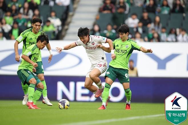 전북과 수원FC의 경기모습(한국프로축구연맹 제공)