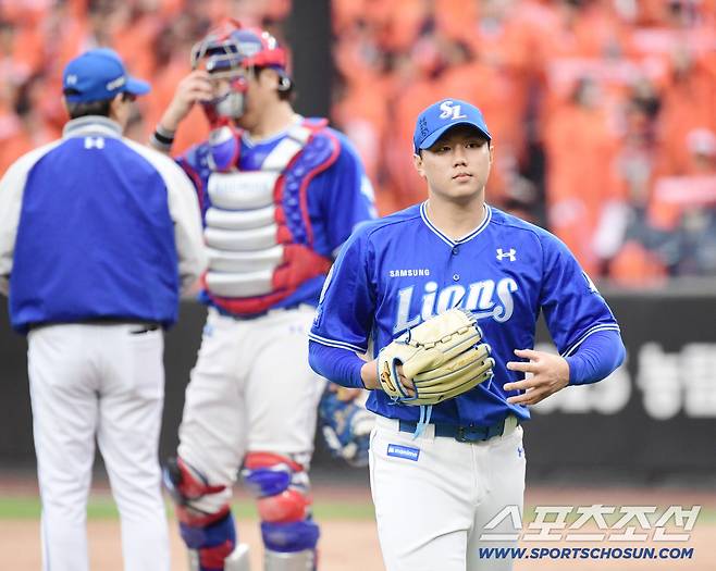 18일 대전 한화생명볼파크에서 열린 삼성과 한화의 PO 1차전. 6회말 강판 당하는 삼성 배찬승. 대전=송정헌 기자songs@sportschosun.com/2025.10.18/