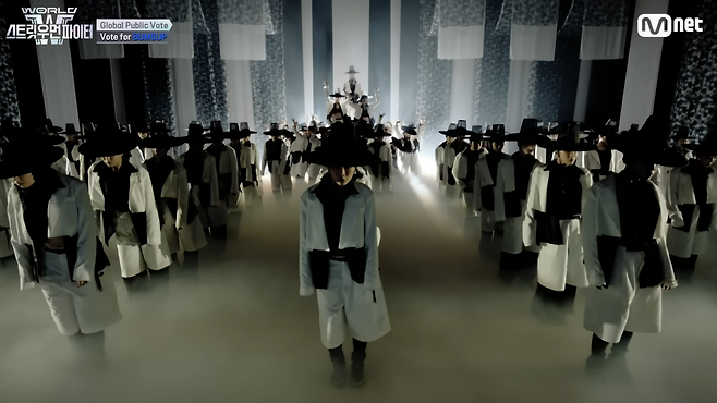 A scene from Bumsup's mega crew mission piece "Dream Realm" in “World of Street Woman Fighter” (Mnet)