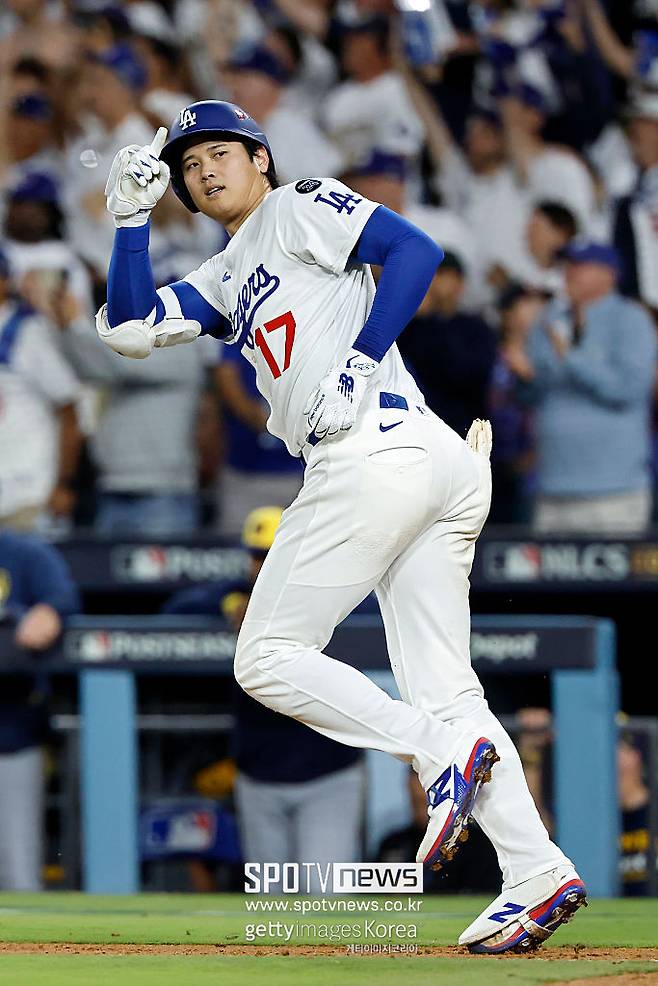 ▲ 1회 시작부터 홈런포를 터뜨리며 개인 세 번째 포스트시즌 리드오프 홈런을 기록한 오타니 쇼헤이