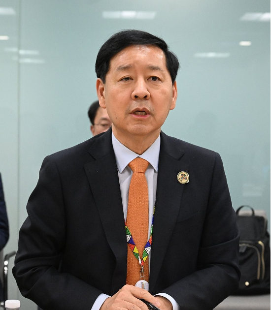 주요20개국(G20) 재무장관회의와 국제통화기금 및 세계은행(IMF/WB) 연차총회 참석차 미국 워싱턴DC를 방문 중인 구윤철 부총리 겸 기획재정부 장관이 16일(현지시간) 국제통화기금(IMF)에서 동행기자단과 간담회를 하고 있다.(사진=연합뉴스)