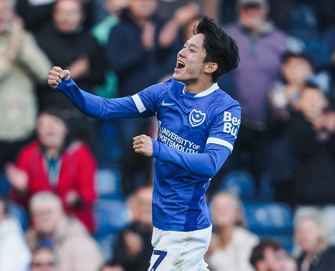 포츠머스 양민혁이 4일(현지시간) 미들즈브러와의 잉글랜드 챔피언십 9라운드 홈 경기에서 골을 넣은 뒤 기뻐하고 있다. 구단 SNS 캡처
