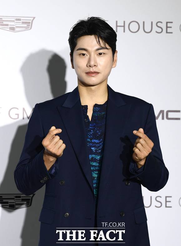 배우 이이경이 20일 '사생활 유출 논란'에 입장문을 내고 허위사실 유포에 따른 모든 법적 조치를 예고했다./상영이엔티