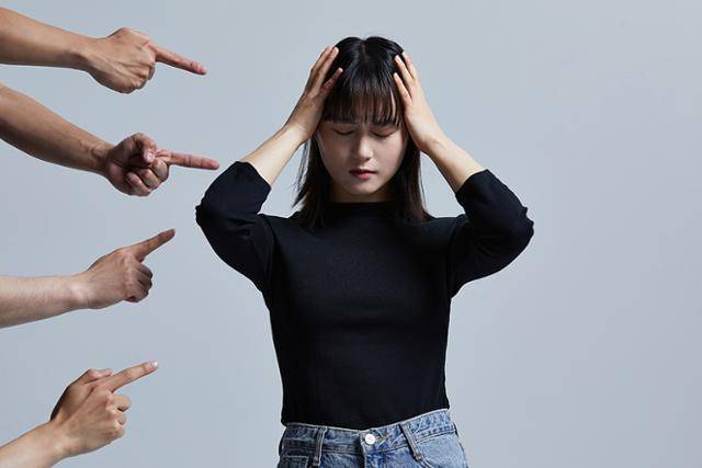 한국임상우울증학회가 성인 1,195명을 대상으로 진행한 '위로 또는 상처가 되는 말'에 대한 설문조사에 따르면, 국내 성인들이 상대에게 들었을 때 가장 상처가 되는 말은 "당신보다 더 힘든 사람도 많아요"였다. 게티이미지뱅크
