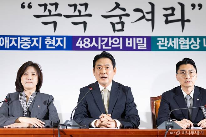 (서울=뉴스1) 유승관 기자 = 장동혁 국민의힘 대표가 20일 서울 여의도 국회에서 열린 현안 기자간담회에서 모두 발언을 하고 있다. 2025.10.20/뉴스1 Copyright (C) 뉴스1. All rights reserved. 무단 전재 및 재배포, AI학습 이용 금지. /사진=(서울=뉴스1) 유승관 기자