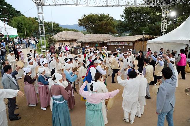'제24회 외암민속마을 짚풀문화제'가 열린 모습 ⓒ아산시 제공