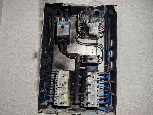 누수로 인한 전기 합선 모습/사진제공=독자