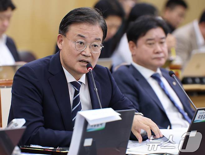 이연희 더불어민주당 의원이 21일 한국철도공사(코레일) 대전본사에서 열린 국회 국토교통위원회의 한국철도공사, 국가철도공단, 에스알 등에 대한 국정감사에서 질의하고 있다. 2025.10.21/뉴스1 ⓒ News1 김기태 기자