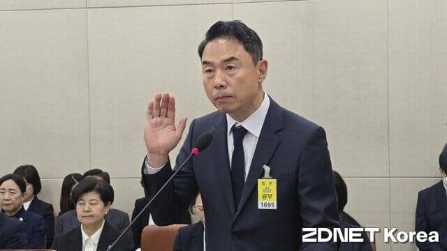 정지영 현대백화점 대표가 21일 국회 보건복지위원회 국정감사에 증인으로 출석해 선서하고 있다.