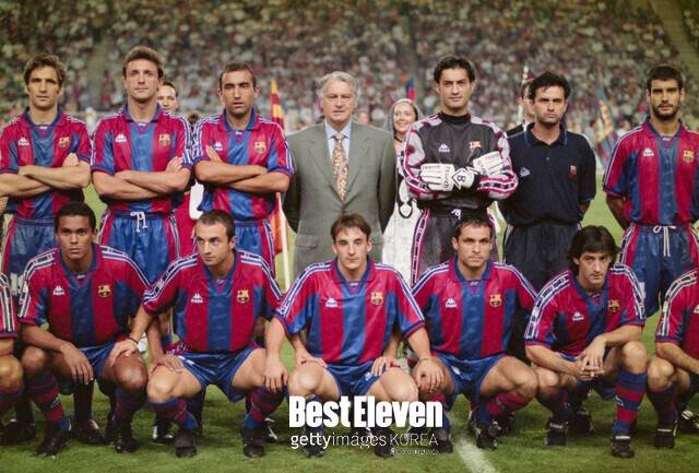 뒷줄 정중앙이 롭슨 감독, 뒷줄 우측에서 두 번째가 무리뉴 당시 통역