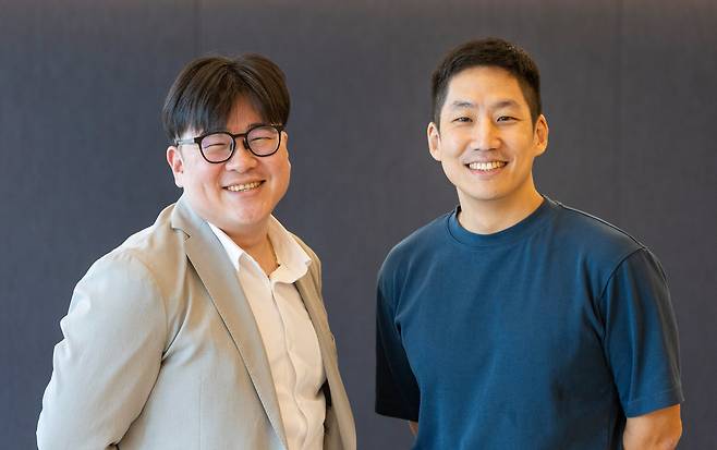 이강민(오른쪽) 데이원컴퍼니 대표와 올거나이즈 이원강 부대표가 지난 16일 서울 강남구 데이원컴퍼니 사옥에서 본지와 인터뷰를 가졌다./김지호 기자